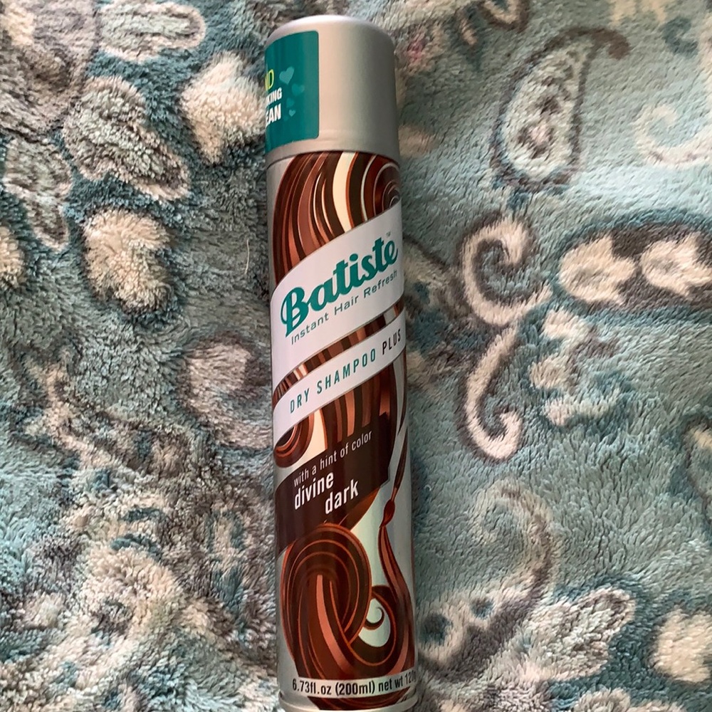 Batiste dry shampoo with a hint of brunette color